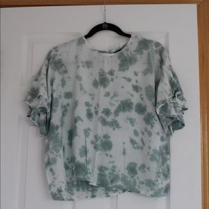 NWOT Flutter sleeve top